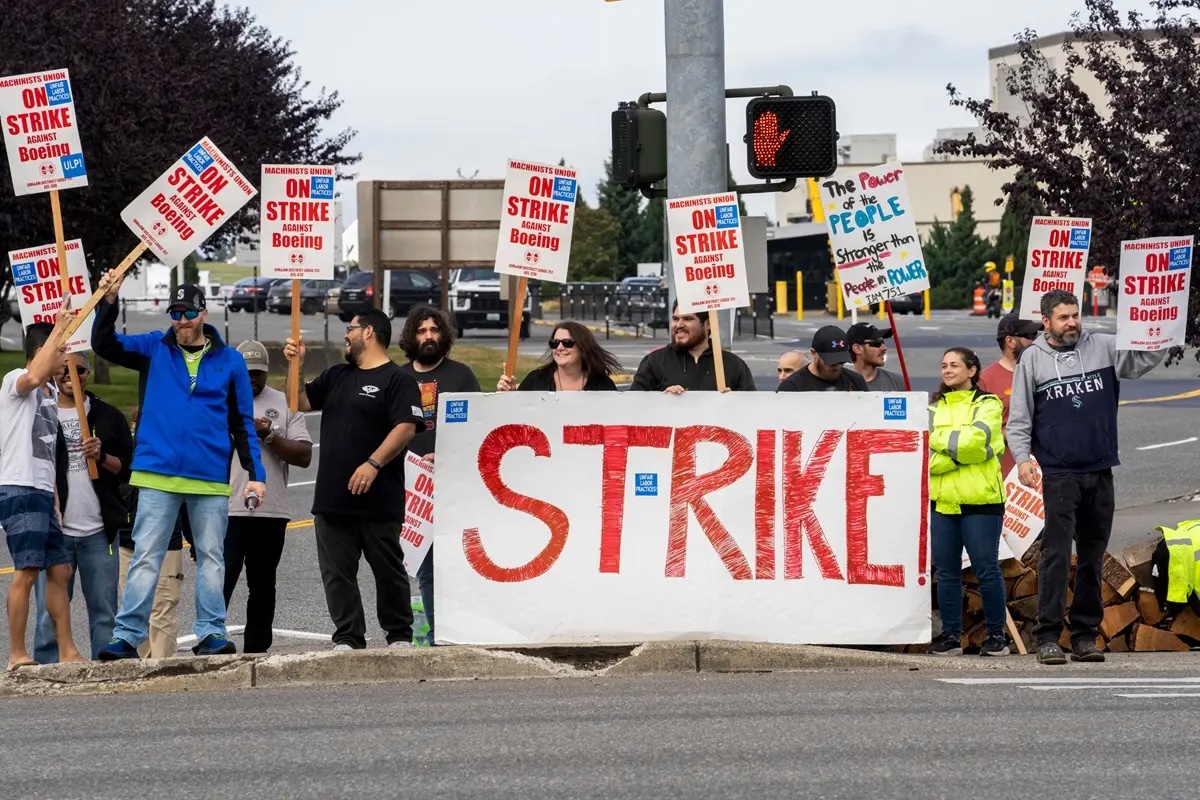 Boeing announced that the company will compensate employees furloughed during the recent seven-week strike by factory workers for lost wages.
Image Source: Bloomberg
